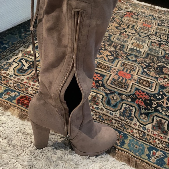 Thigh high suede heels - Picture 4 of 5